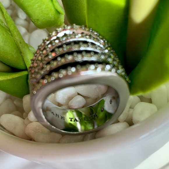✨Ann Taylor Silver Statement Ring w/ Faux Diamonds - Picture 5 of 8